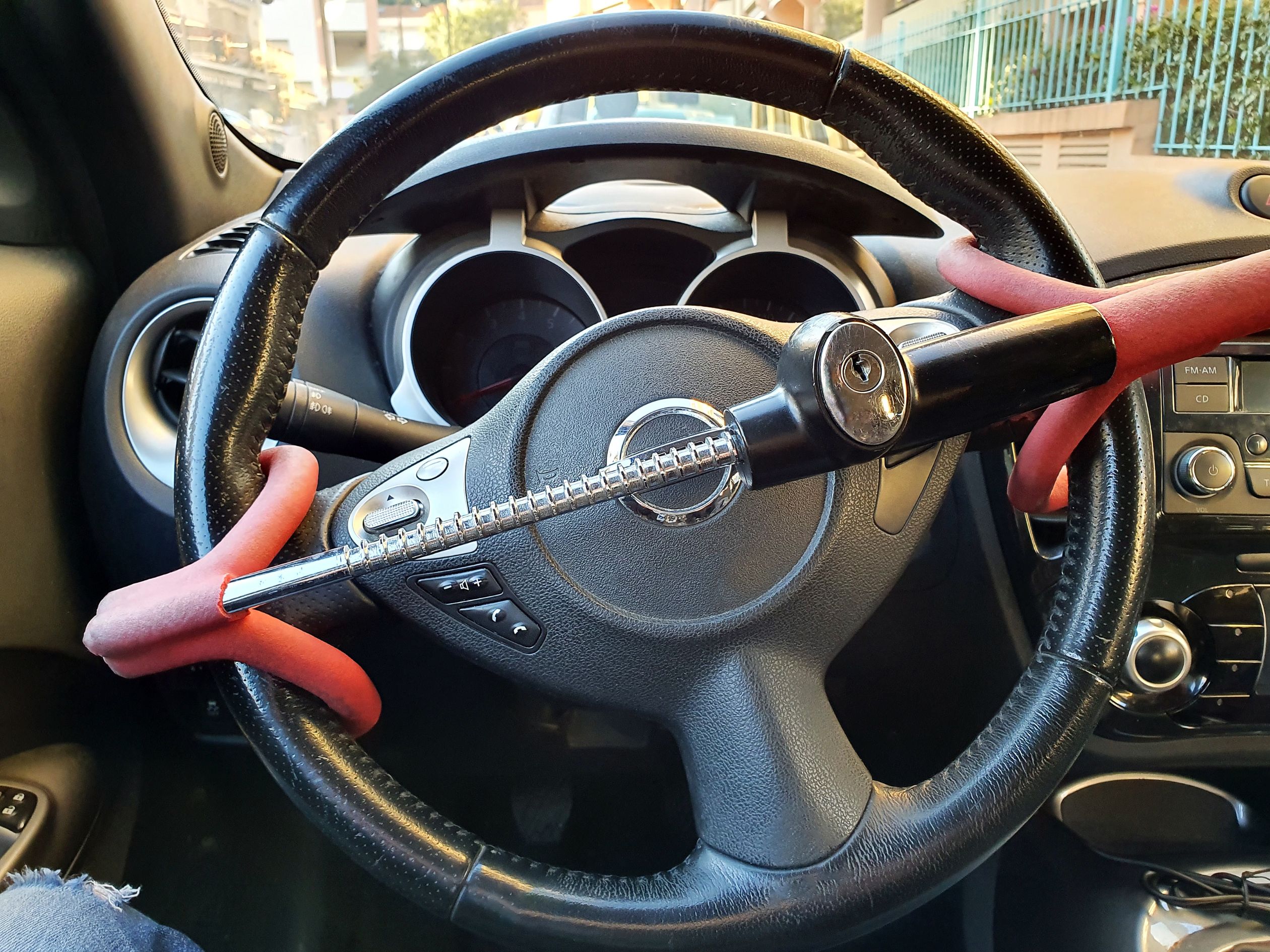 Steering wheel lock